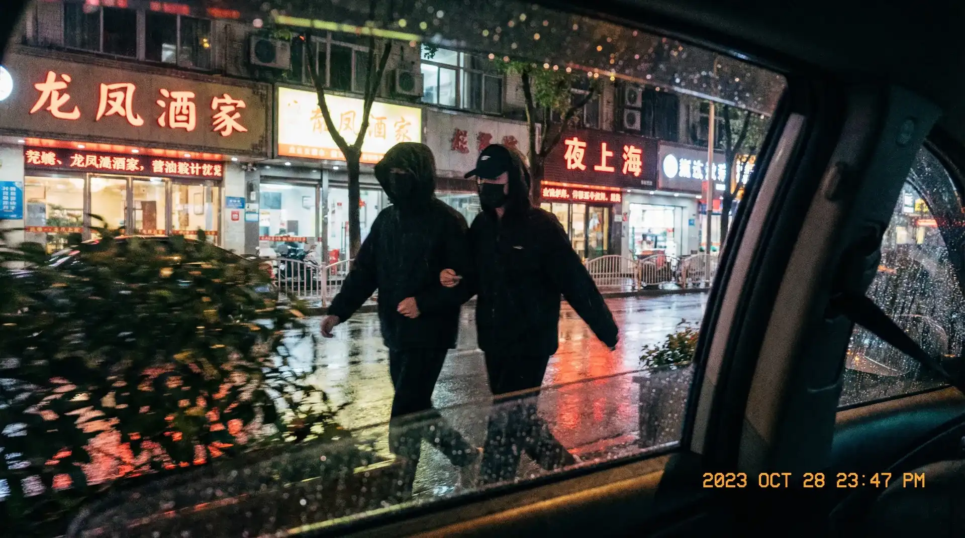 天博体育app - 顶流明星深夜密会现场抓拍照片